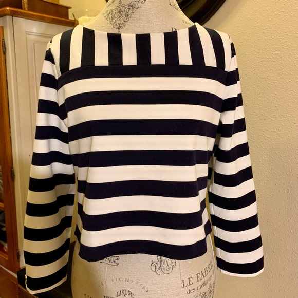 LN TALBOTS ADORABLE NAUTICAL LOOK. HITS AT WAIST. PAIR W/WHITE JEANS OR SHIORTS - Picture 9 of 10